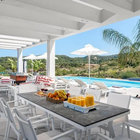 Korali Villa Pasztída